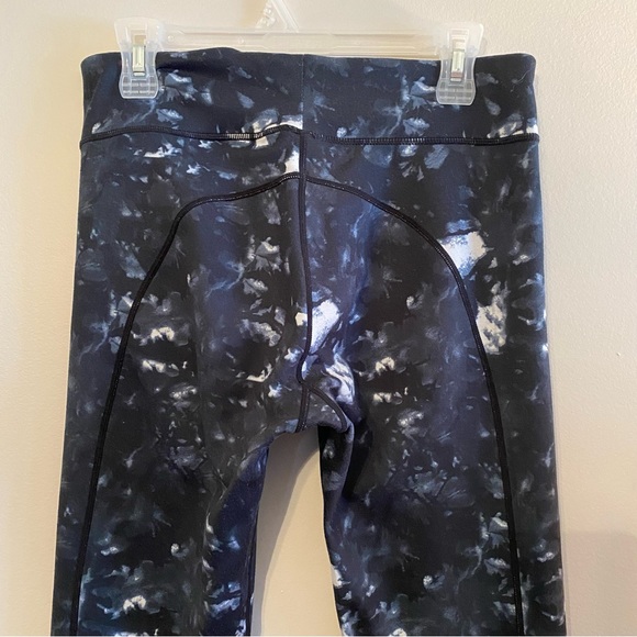 C’est Moi. Activewear Leggings. Reversible. Size Large. - Picture 5 of 6